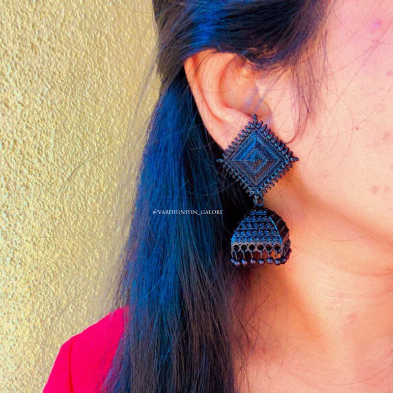 Zoya S Jhumkas