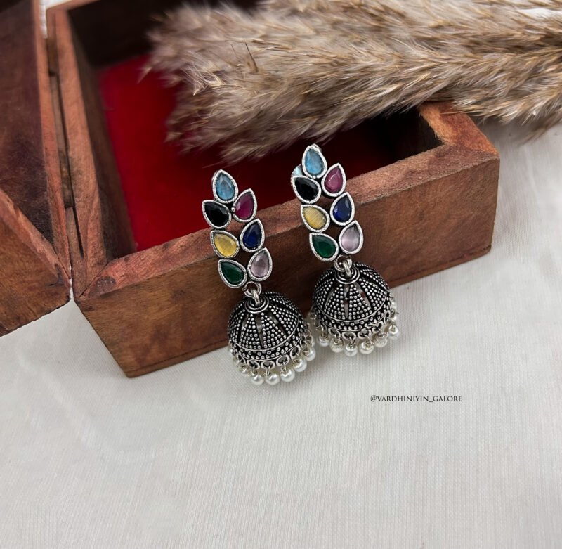 Pranvi Leaf Jhumkas - Image 5