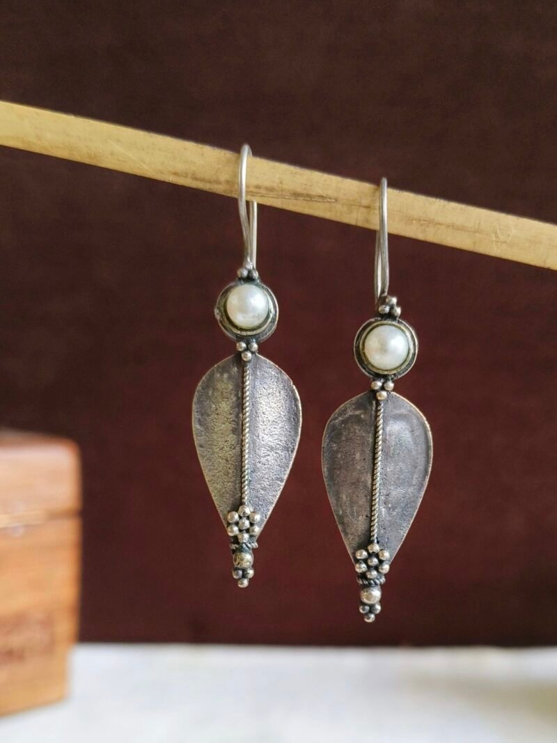 Spear Moti Hooks