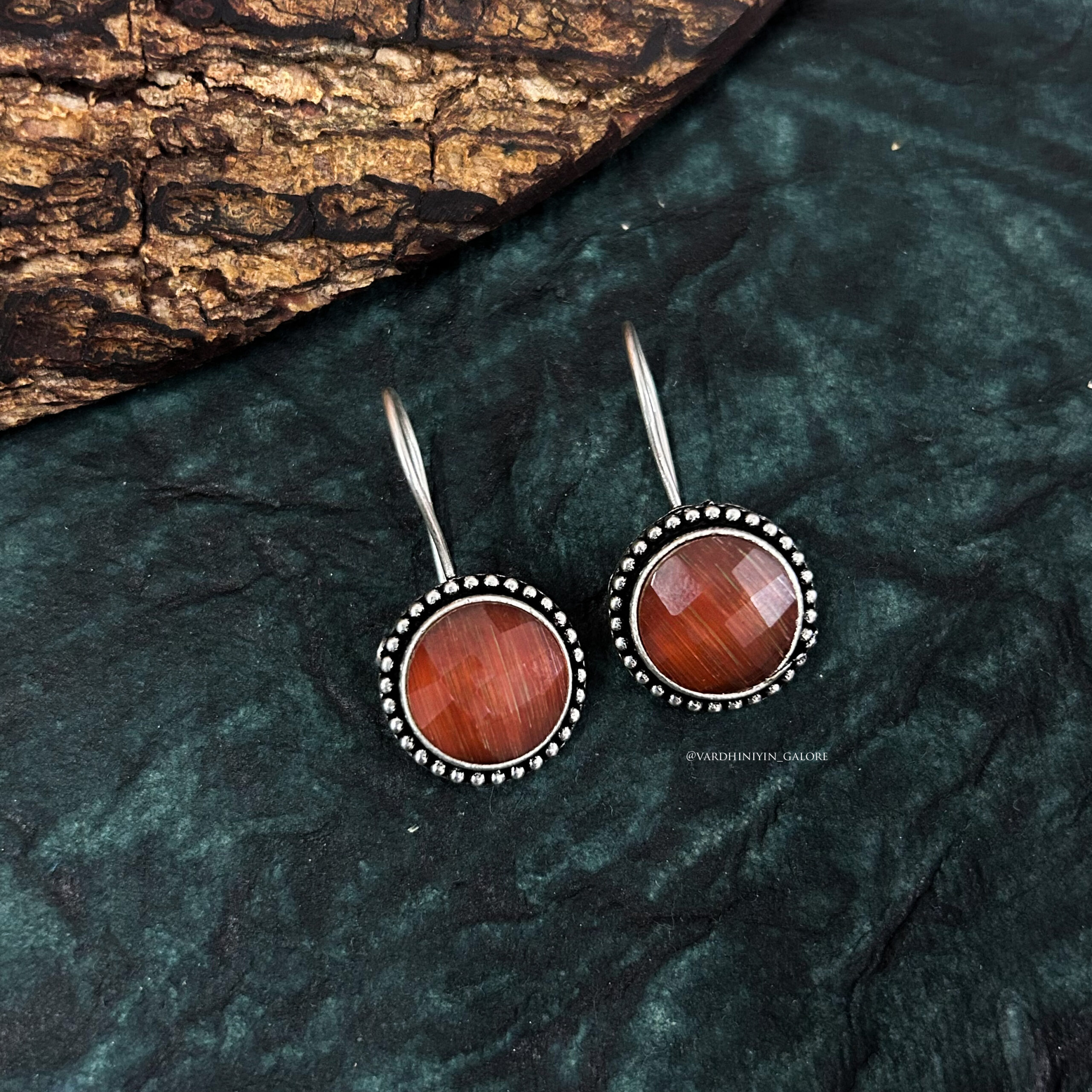 Pravika Hooks - Image 3