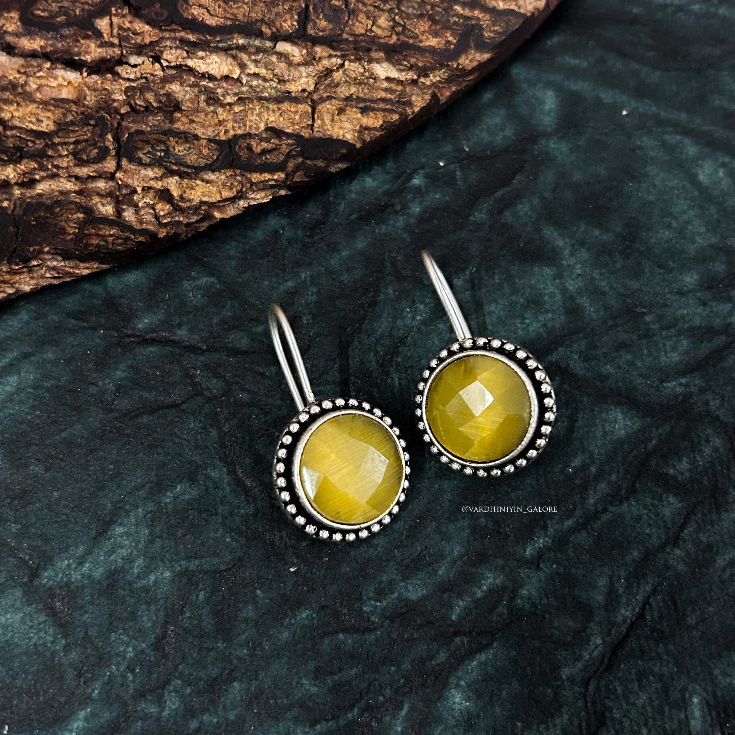 Pravika Hooks - Image 4