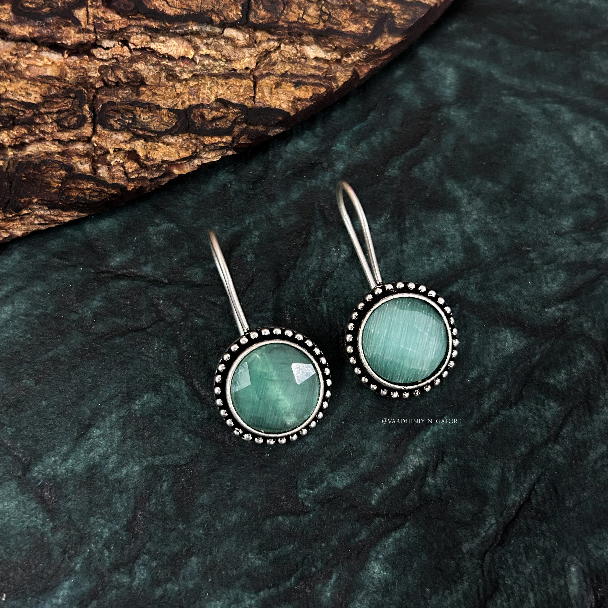 Pravika Hooks - Image 2