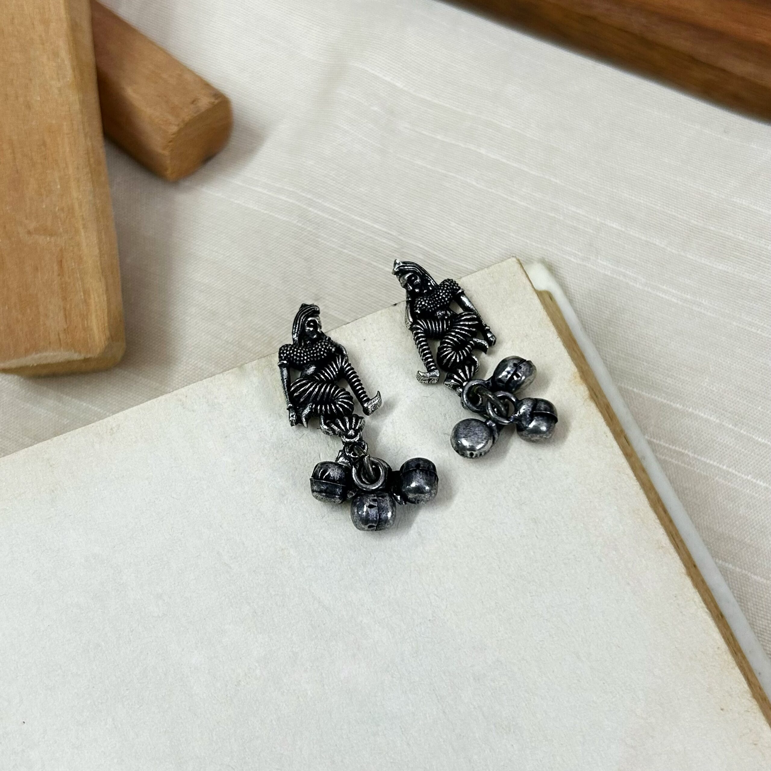 Natia Studs