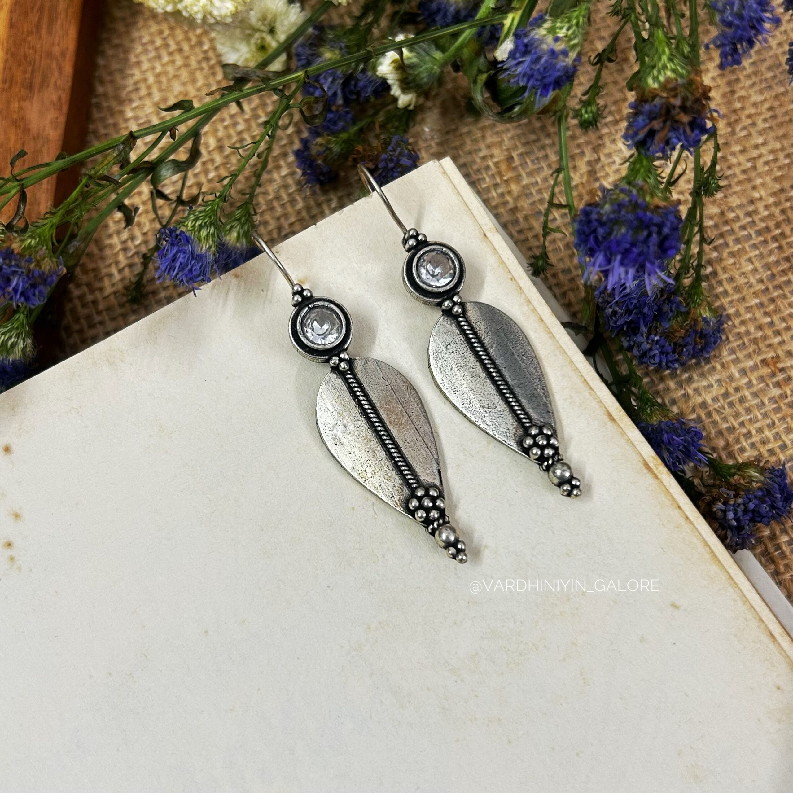 Dewlit Leaf Earrings