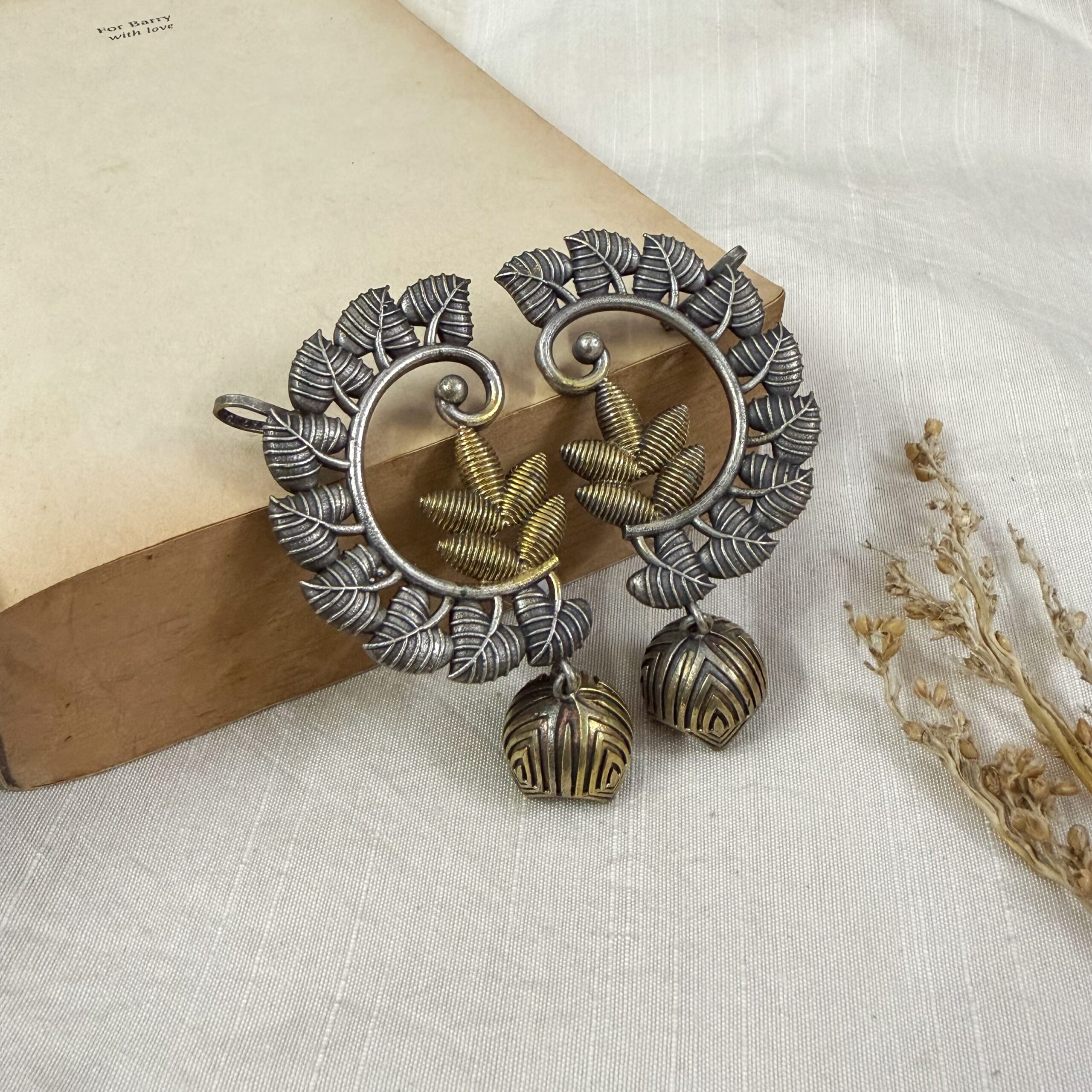 Paarijat Dual Tone Earcuffs