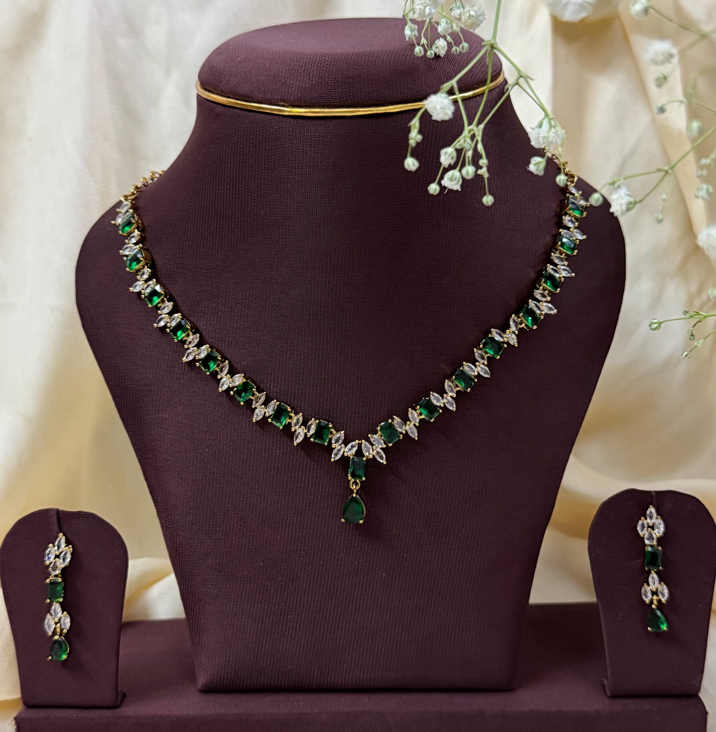Heritage Emerald Charm Chocker