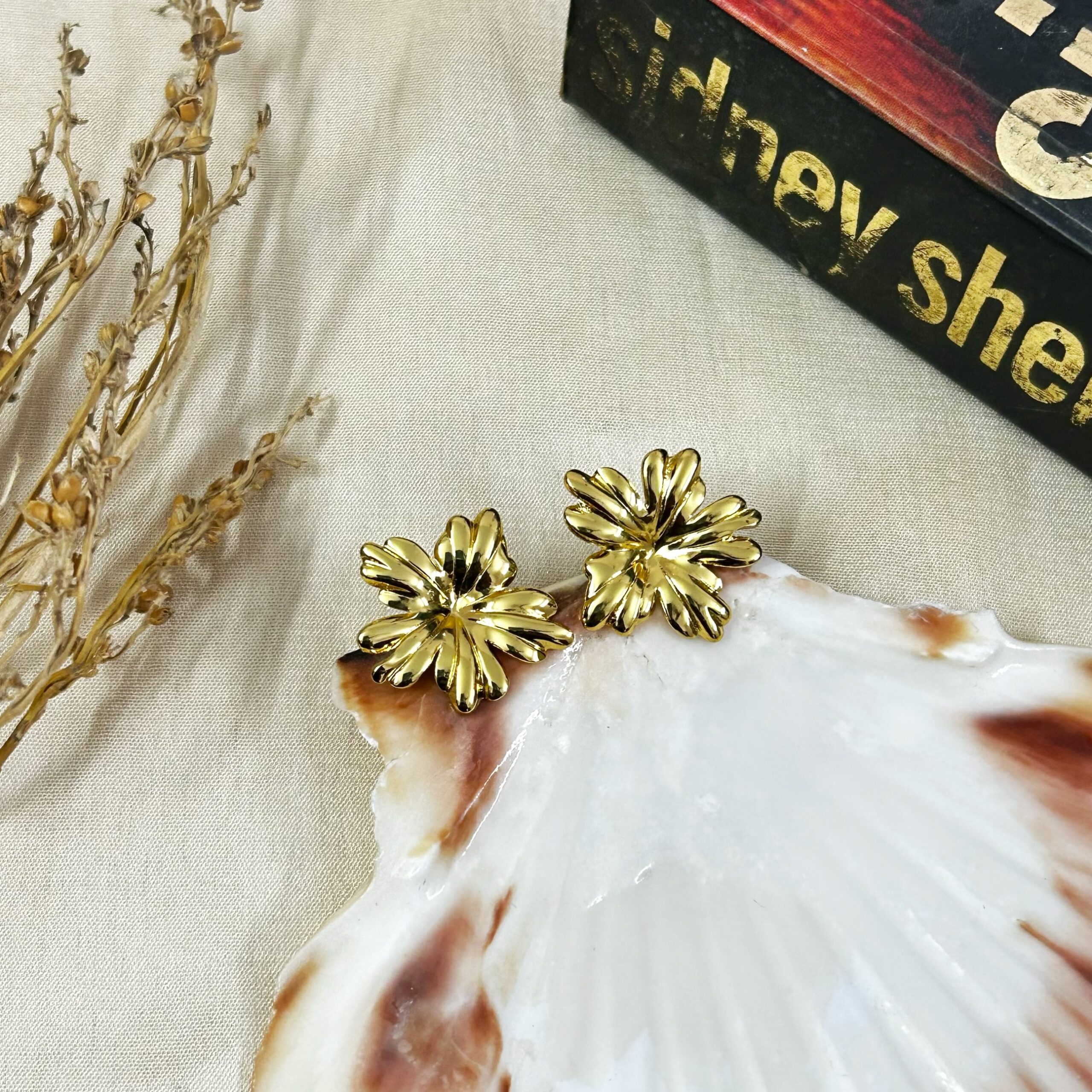Solaria Dhalia Studs
