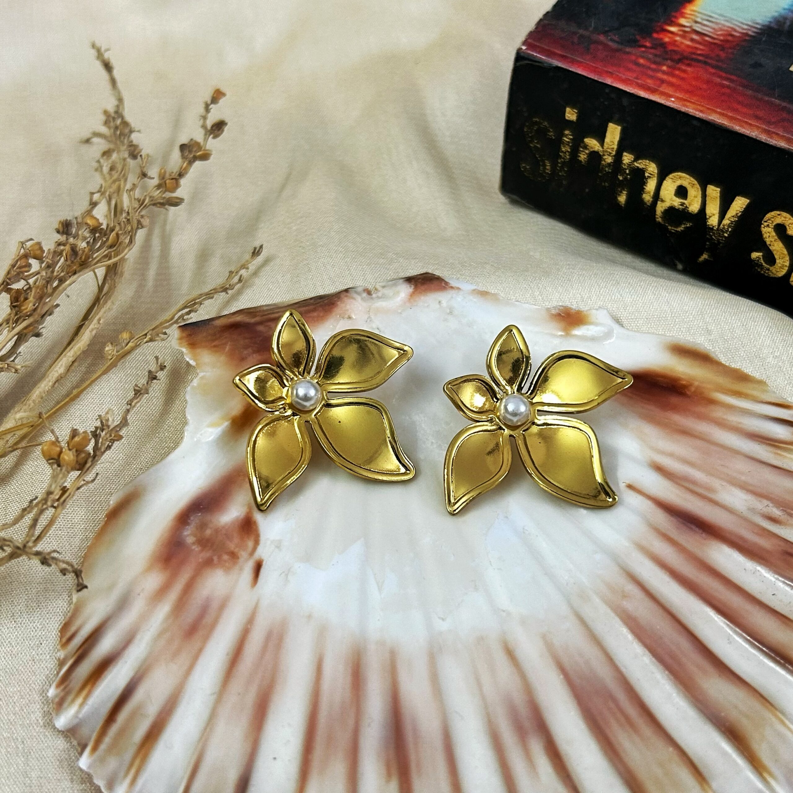 Pearl Lily Studs