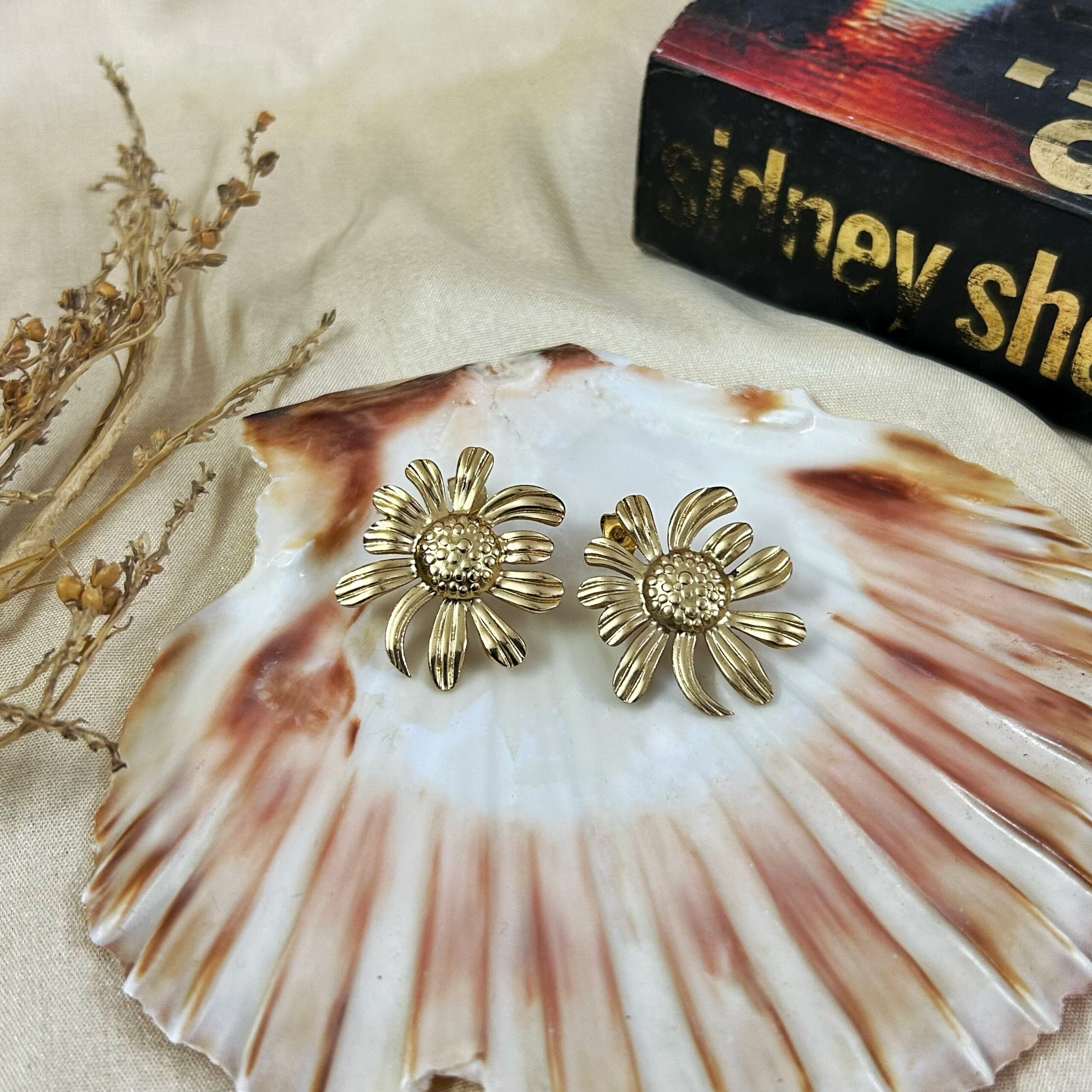 Rhea Studs