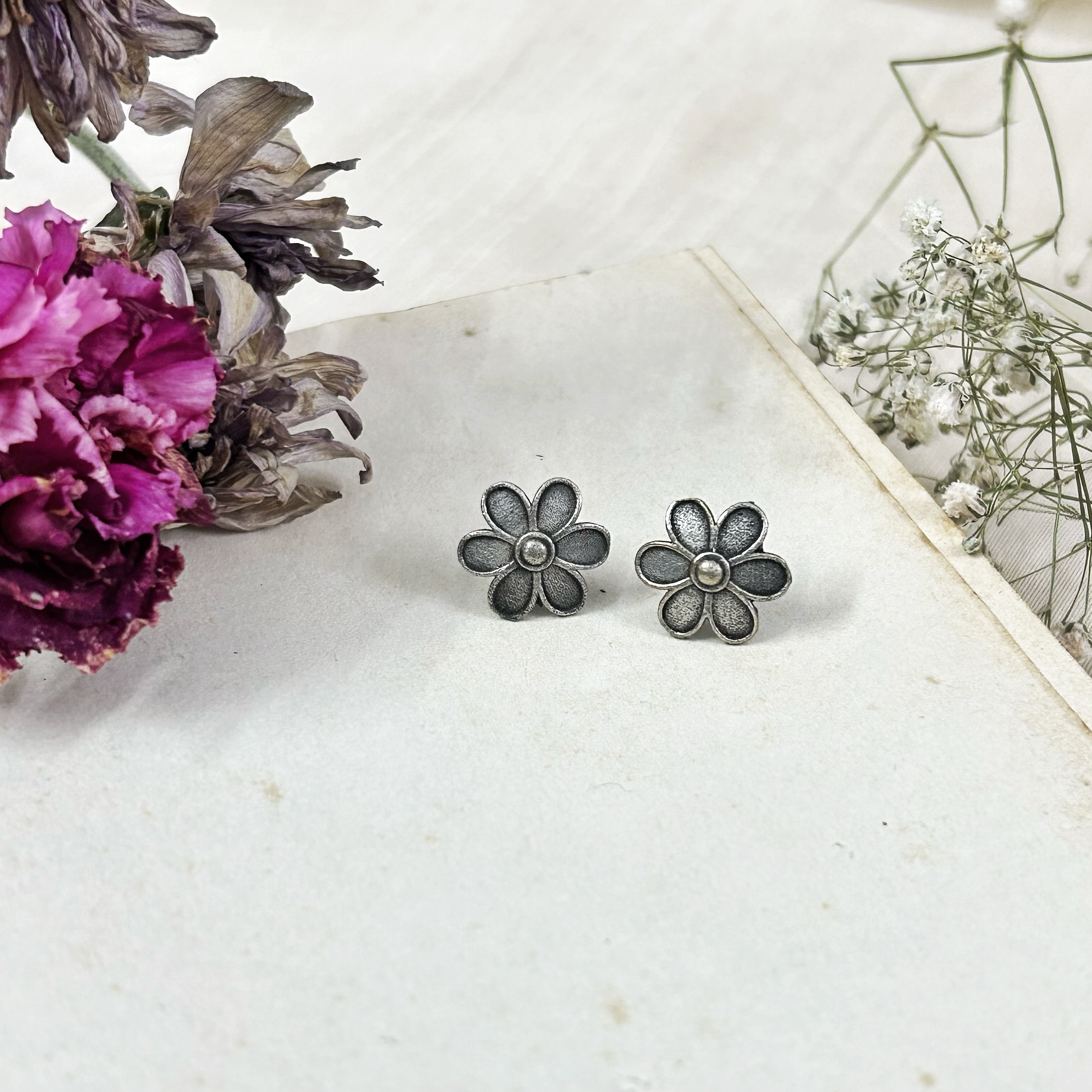 Nelumbo Studs